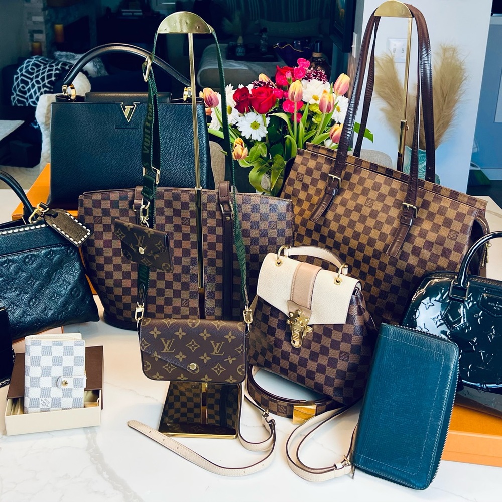 Please bookmark &  join me on my live with all luxury brand bags,wallets & more!